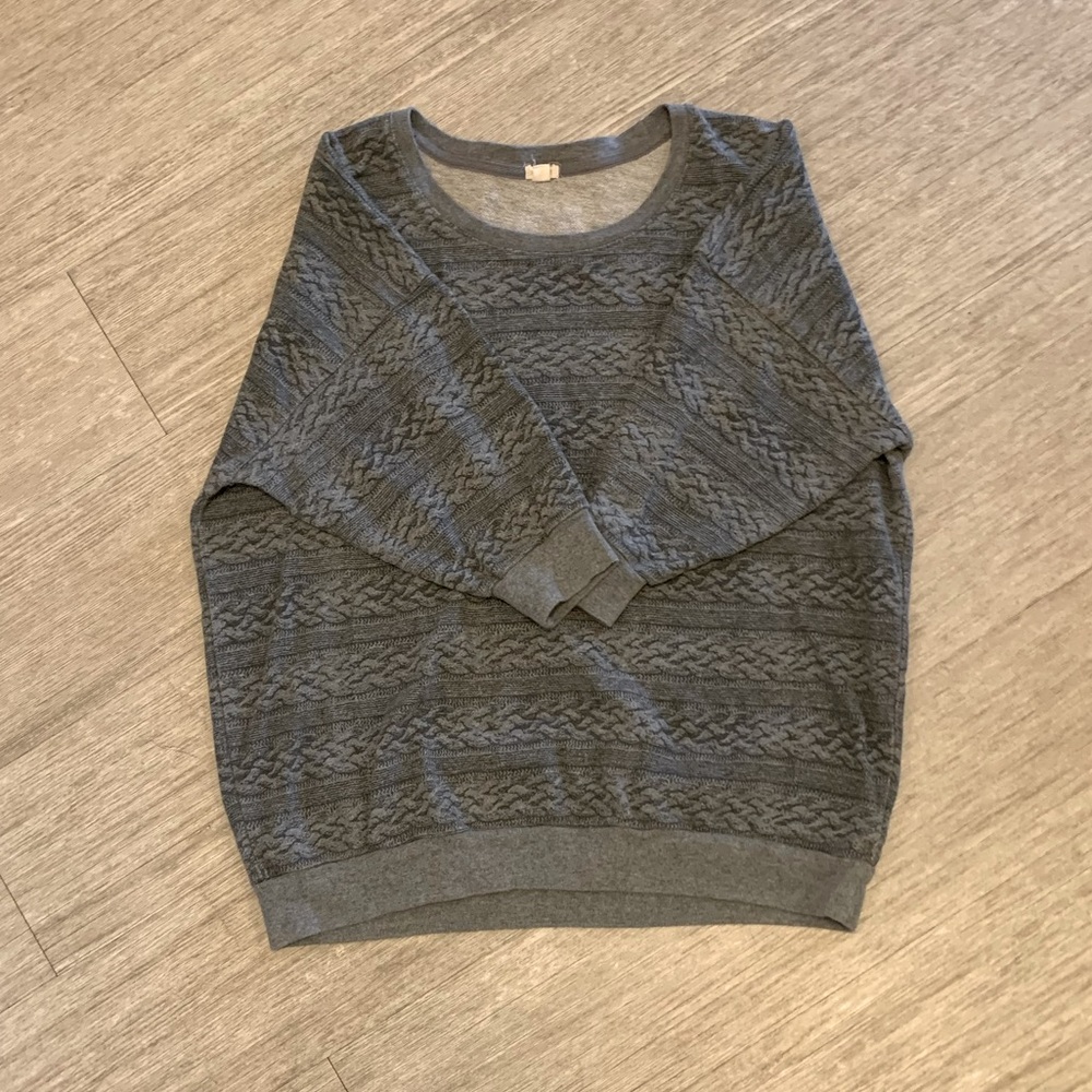 Quarter sleeve patterned sweater